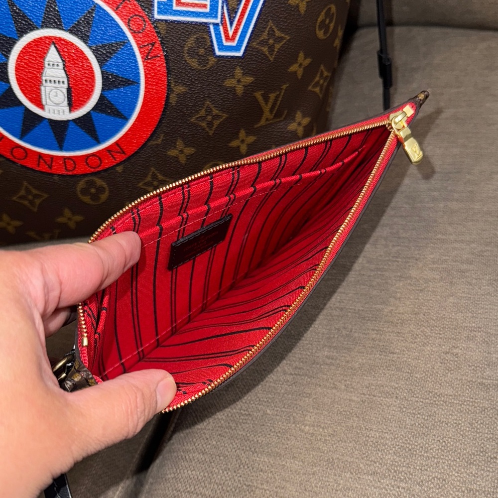 Louis Vuitton Neverfull  Monogram  MM Tote - Picture 9 of 9